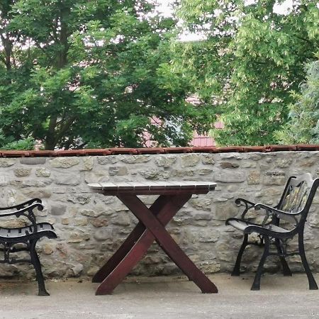 Ruhige Ferienwohnung Im Gutshaus Niederorschel Bagian luar foto