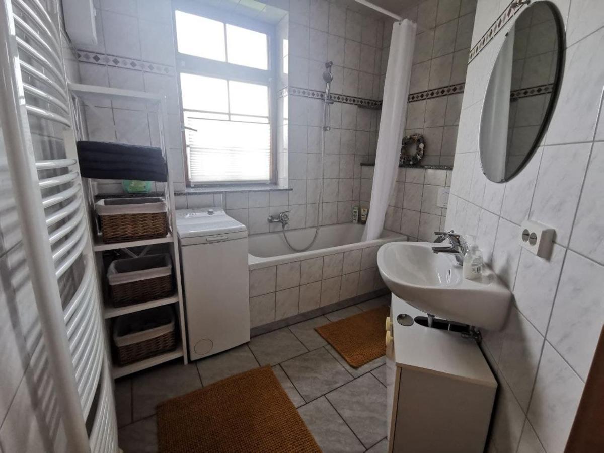 Ruhige Ferienwohnung Im Gutshaus Niederorschel Bagian luar foto