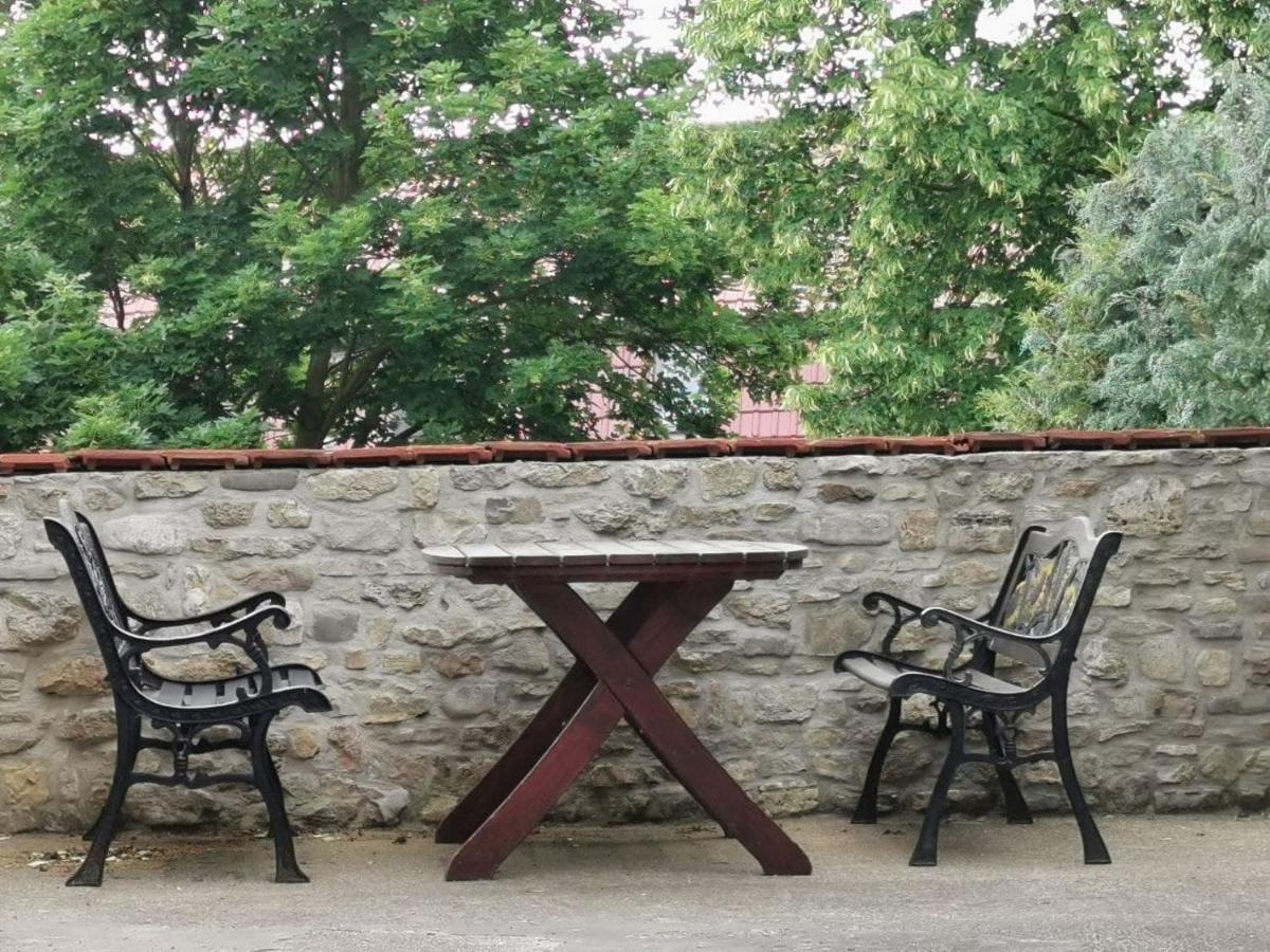 Ruhige Ferienwohnung Im Gutshaus Niederorschel Bagian luar foto