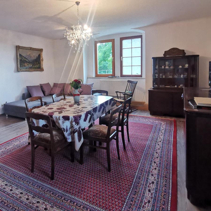 Ruhige Ferienwohnung Im Gutshaus Niederorschel Bagian luar foto