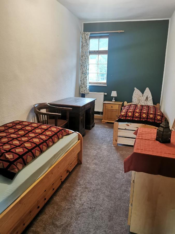 Ruhige Ferienwohnung Im Gutshaus Niederorschel Bagian luar foto