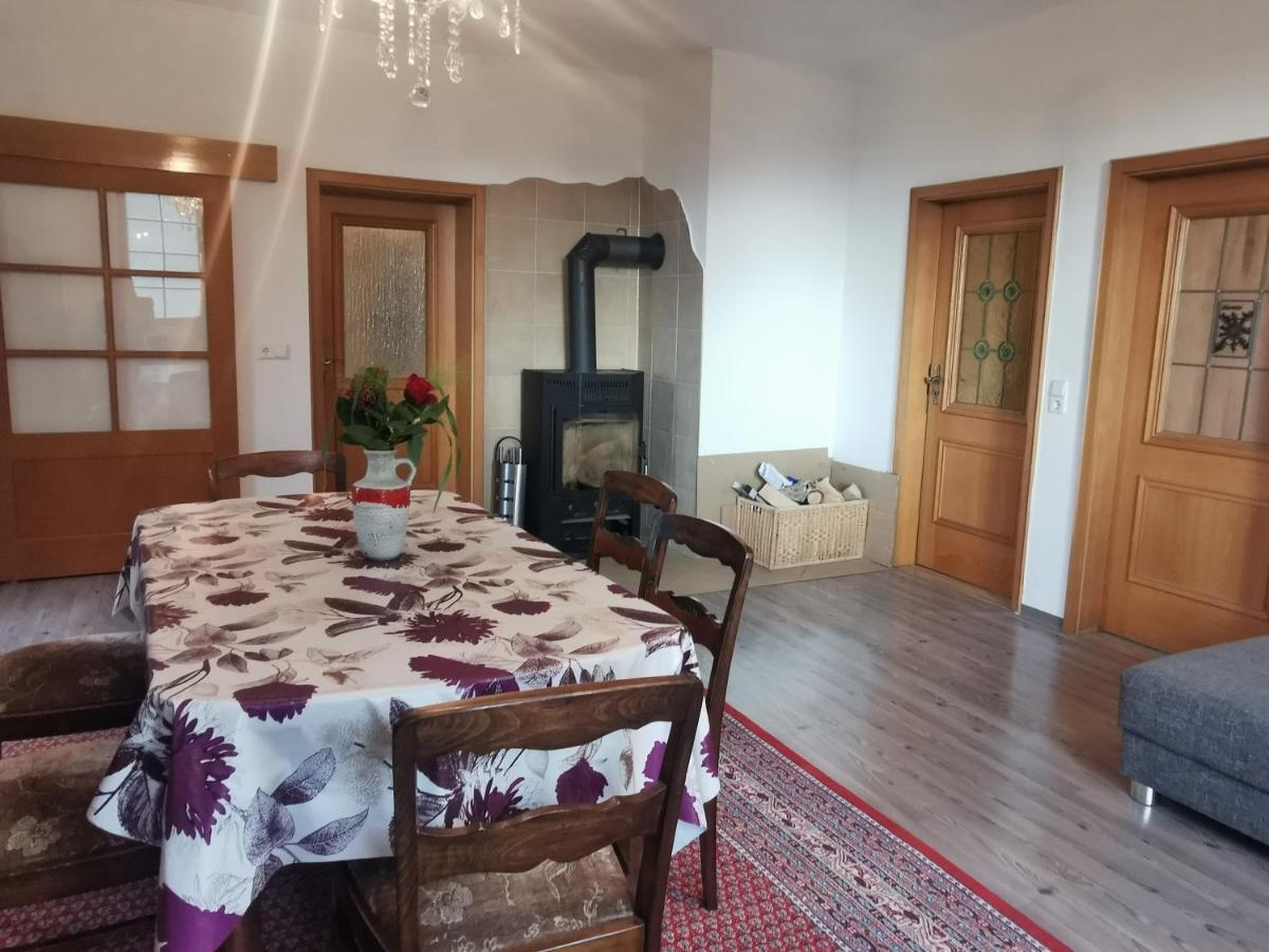 Ruhige Ferienwohnung Im Gutshaus Niederorschel Bagian luar foto