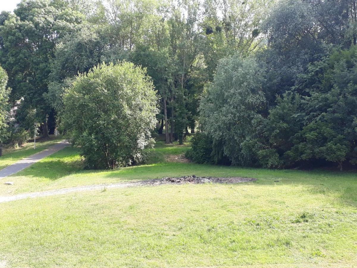 Ruhige Ferienwohnung Im Gutshaus Niederorschel Bagian luar foto