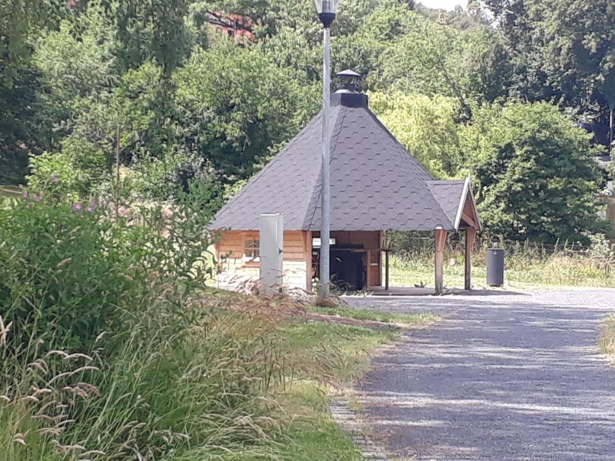 Ruhige Ferienwohnung Im Gutshaus Niederorschel Bagian luar foto